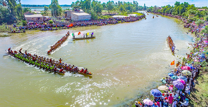 Lễ hội đua thuyền trên sông Kiến Giang từ lâu đã trở thành điểm hẹn lý thú cho du khách. Ảnh: Trần Đình Hướng